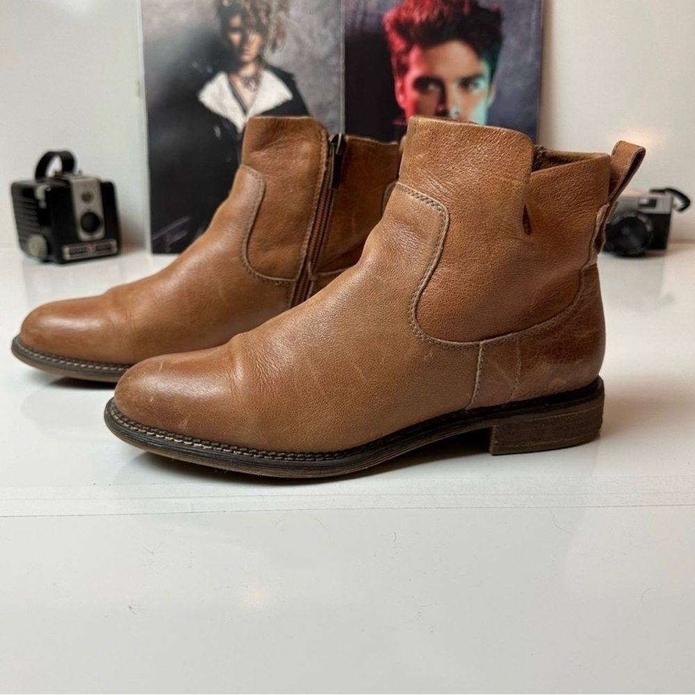 FRANCO SARTO HODA ANKLE BOOT, COGNAC in a soft worn leather. size 7.5